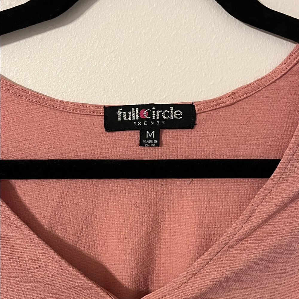 🛍️3/$10 Pink Cuffed Sleeve Crop Button Down - Picture 2 of 6